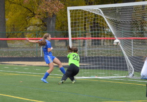 Abby Jones opens the scoring on an assist from Emma Waters in the 8th minute.